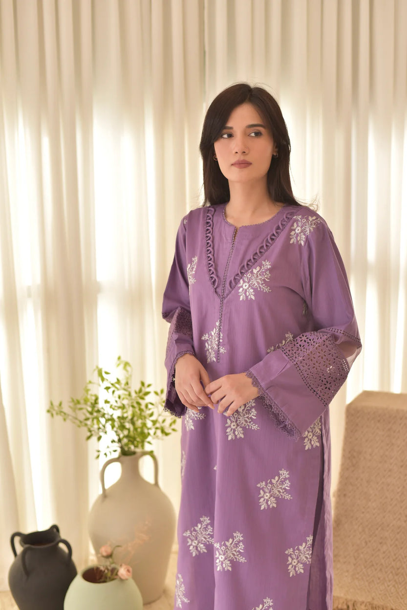 Vibe in Lilac – Embroidered (READY TO WEAR)