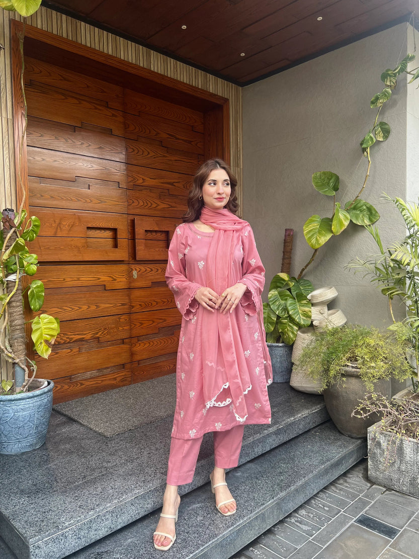 Vibe in Blush – Embroidered (READY TO WEAR)
