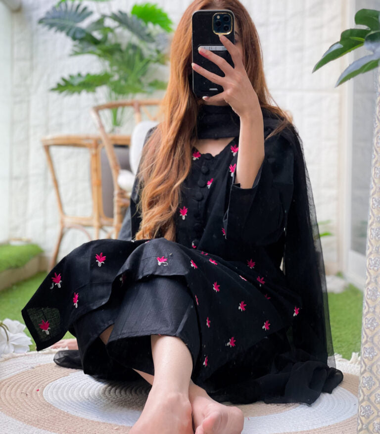 Black Art – Embroidered (READY TO WEAR)