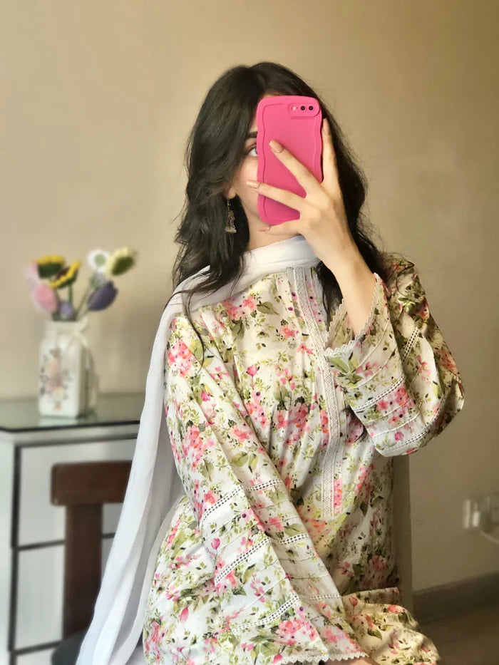 Cream Pink Petals